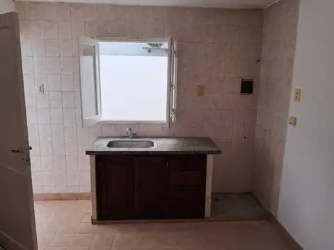 Se vende casa con 4 departamentos en Reconquista