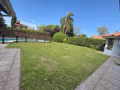 Casa en Venta con 4 cocheras