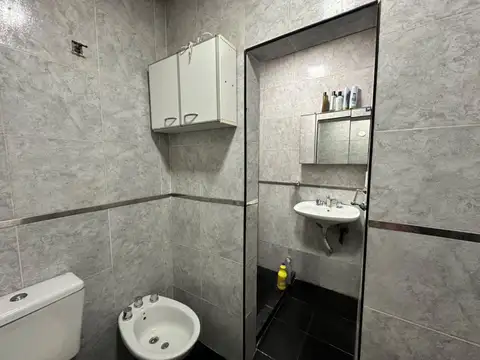 CASA EN VENTA con garage + dpto