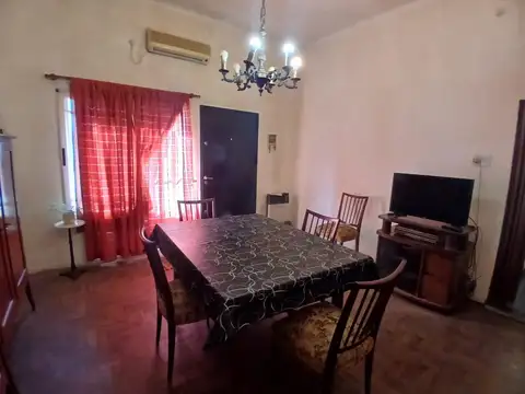Casa - Terreno - Venta - 6 ambientes - Patio - Parrilla - Ideal desarrollador