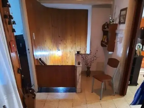 Casa 6 ambientes con 2 baños