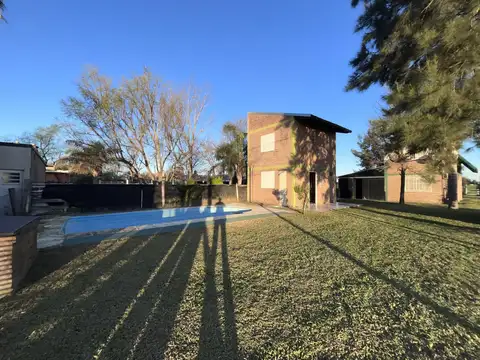 EN VENTA - TERRENO CON DOS CASAS, PILETA Y PARRILLERO - COUNTRY 16 - PUEBLO ESTHER.