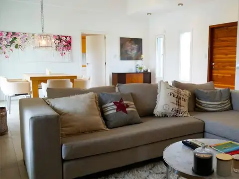 Casa 4 ambientes con 4 baños