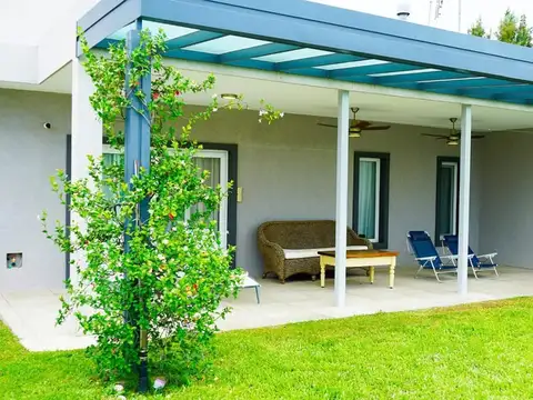 Casa 4 ambientes con 4 baños