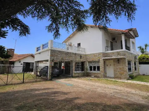 CASA 2 PLANTAS HAEDO PILETA  EXC UBICACIÒN JARDIN QUINCHO