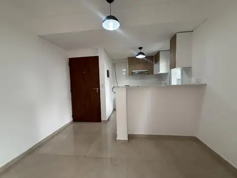 Departamento en Alquiler en Villa Ballester, $ 870.000