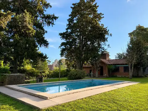 Casa en Venta con 2 cocheras