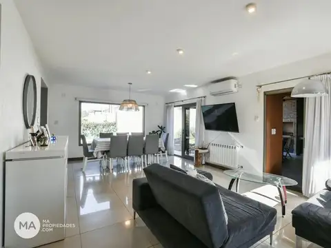 Casa 3 Dormitorios - San Luis 1000 - Barrio Don Juan - Funes | Venta