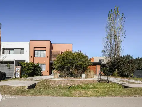 Casa 3 Dormitorios - San Luis 1000 - Barrio Don Juan - Funes | Venta