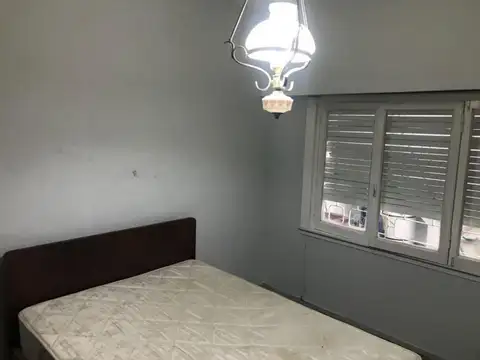 PH en Lanús con patio y terraza.