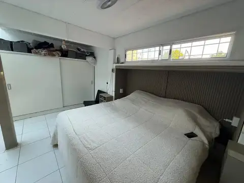 Monte Grande Zona Residencial Amplio chalet de 6 ambientes en Venta. Frente Quinta La Isolina