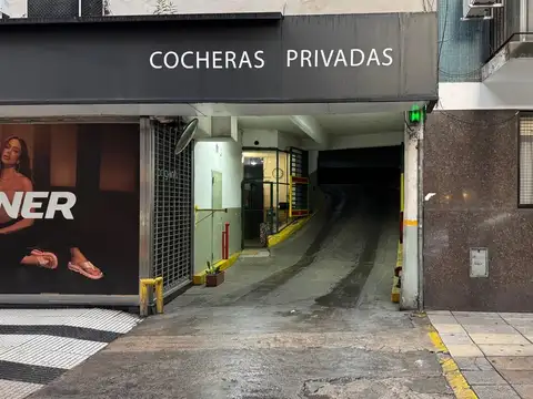 Cochera en Venta con acceso Ascensor