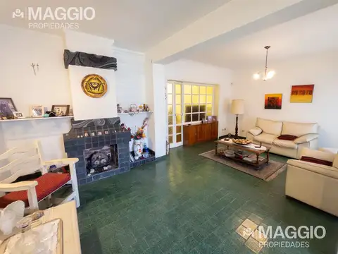 Casa 5 ambientes con 4 baños
