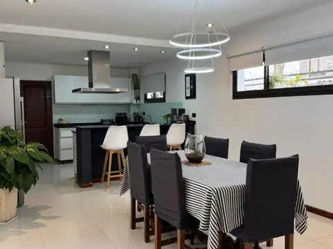 SE VENDE CASA PREMIUM ZONA ALTA, FINANCIABLE