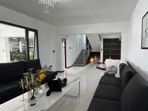 SE VENDE CASA PREMIUM ZONA ALTA, FINANCIABLE