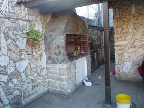 IMPORTANTE CASA EN VILLA SARMIENTO-