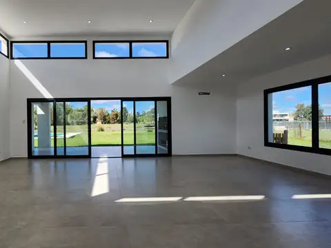 CASA EN VENTA EN AREA 60 LA VICTORIA POLO