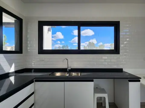 CASA EN VENTA EN AREA 60 LA VICTORIA POLO