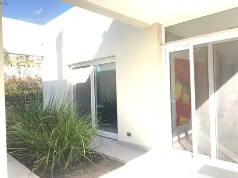 Casa en Alquiler Temporal con 1 cochera