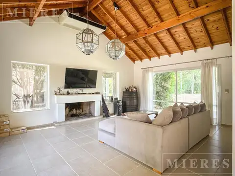 Casa en Venta con 4 cocheras