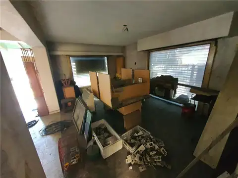 H.Yrigoyen  y Larroque Banfield Oeste