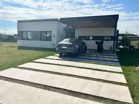 Casa en venta Barrio San Felipe, 4 Ambientes + H.Office