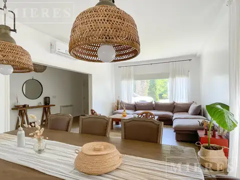 Casa en Venta con 2 cocheras