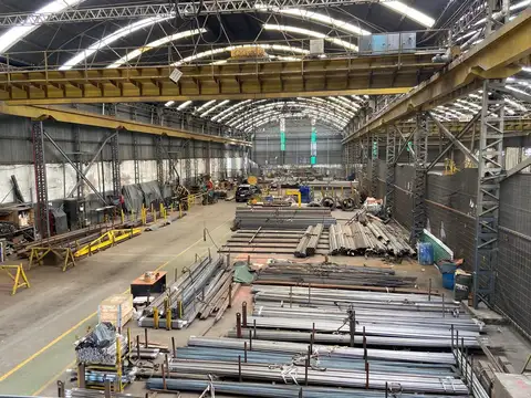 Excelente Depósito Industrial Logisto Dominico de 3600 mts Cub fuerza motriz