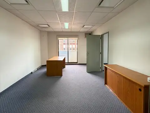 Venta Oficinas corporativas amplio espacio operativo Galpon