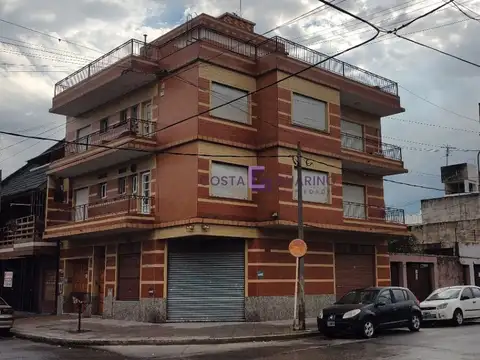 Excelente departamento de 4 ambientes en primer piso con balcón y terraza