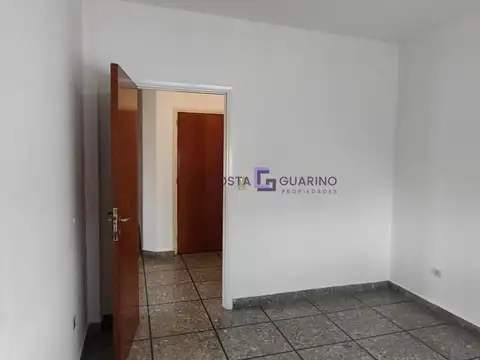 Excelente departamento de 4 ambientes en primer piso con balcón y terraza