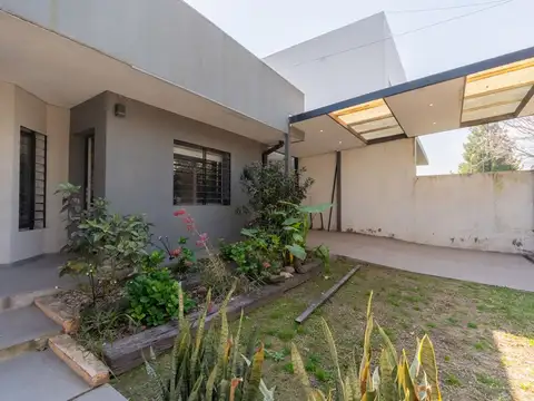 Casa 7 ambientes con 3 baños