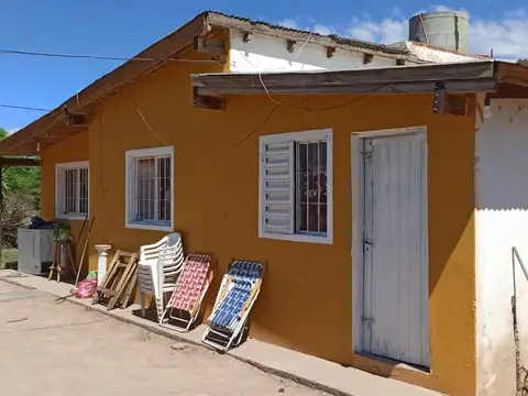 Vendo casa y playón elevado con oficina en terreno de 1 ha, Cruz del Eje