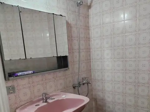 Casa en alquiler - 2 Dormitorios 1 Baño - Liniers