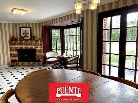 Casa en Venta con 4 cocheras