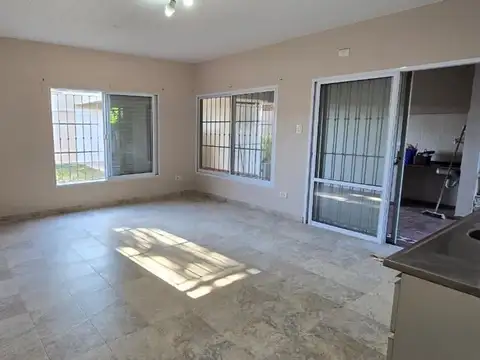 Casa 4 ambientes con 1 baño