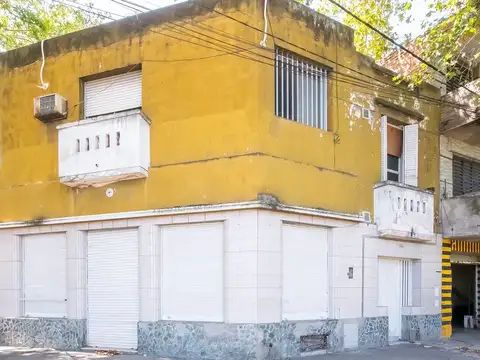 Casa de 4 dorm en P.A c/cochera+ Local comercial