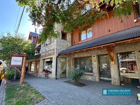 Curruhuinca al 700  - Venta Locales Comerciales