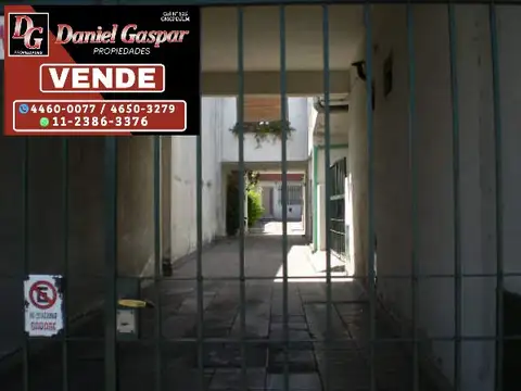 VENTA – PH 2 AMBIENTES AMPLIO – A REFACCIONAR