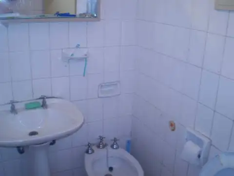 VENTA – PH 2 AMBIENTES AMPLIO – A REFACCIONAR