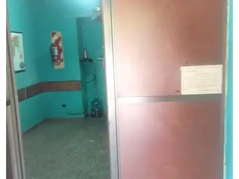 Venta de local en Avenida 10300, Villa Luro