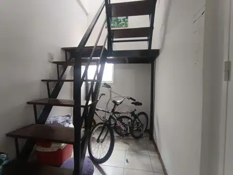 VENTA CASA DE PASILLO UNICA 2 DORM. CON PATIO