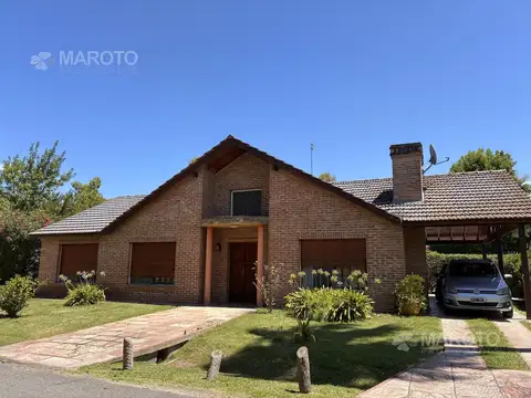 Casa 5 ambientes con 3 baños