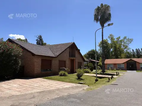Casa en Venta con 3 cocheras