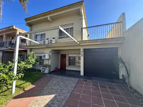 VENTA CASA 180m cub 2 plantas parq pileta EL TALAR