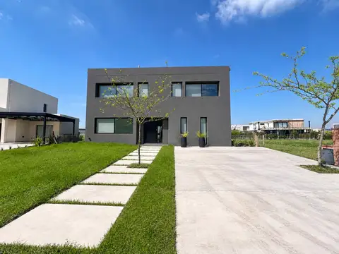 CASA EN VENTA 4 DORMITORIOS EN RIBERAS PUERTOS ESCOBAR