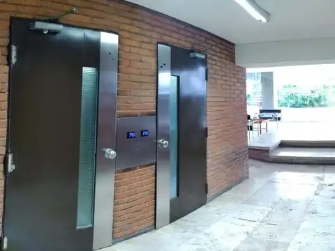 Oficina en Alquiler con 1 cochera
