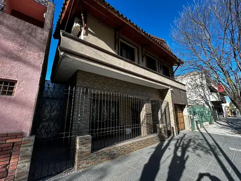 Casa 5 Ambientes Reciclada | 4 Dormitorios | Quincho | Terraza | Cochera | Liniers
