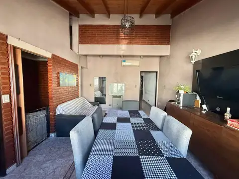 VENTA CASA 3 AMBIENTES CON 2 LOCALES MONTE CASTRO