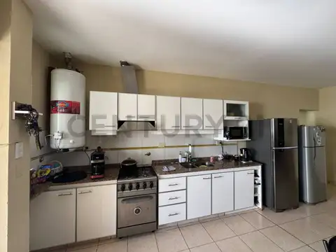 Casa en Venta con 3 cocheras